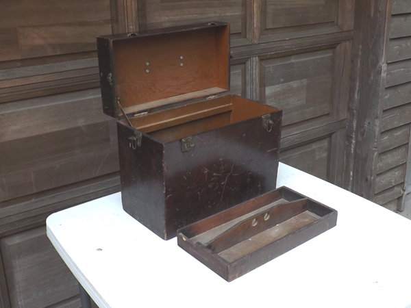 lot 87 image: Vintage Wood Tool Box