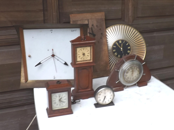lot 91 image: Lot of Vintage Clocks