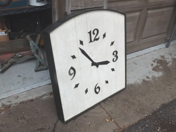lot 92 image: Large Vintage Wood Clock