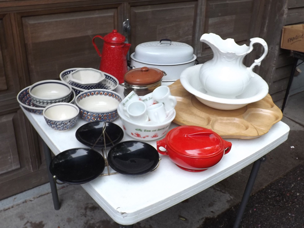 lot 94 image: Higher End Antique and Vintage Serving and Cook Ware