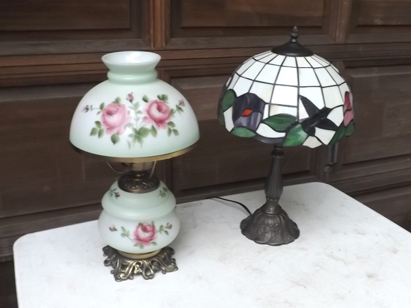 lot 99 image: 2 Vintage Lamps