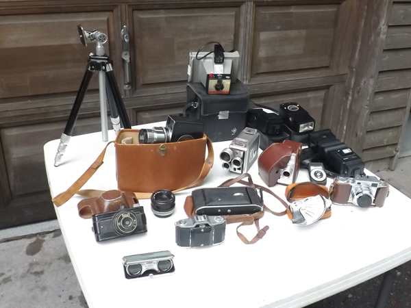 lot 109 image: Large Lot of Vintage Cameras, Photography, etc.