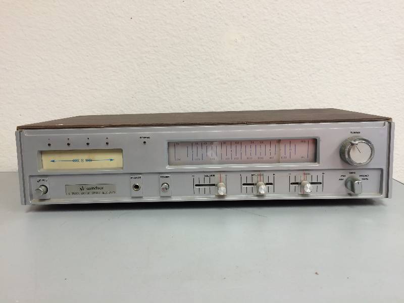 Windsor 8 Track AMFM Stereo