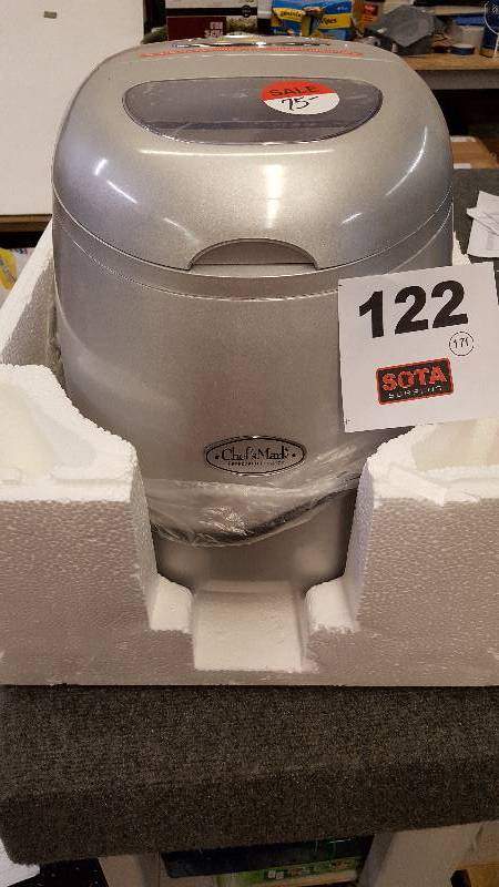 lot 122 image: Chefs Mark Countertop Ice Cube Maker