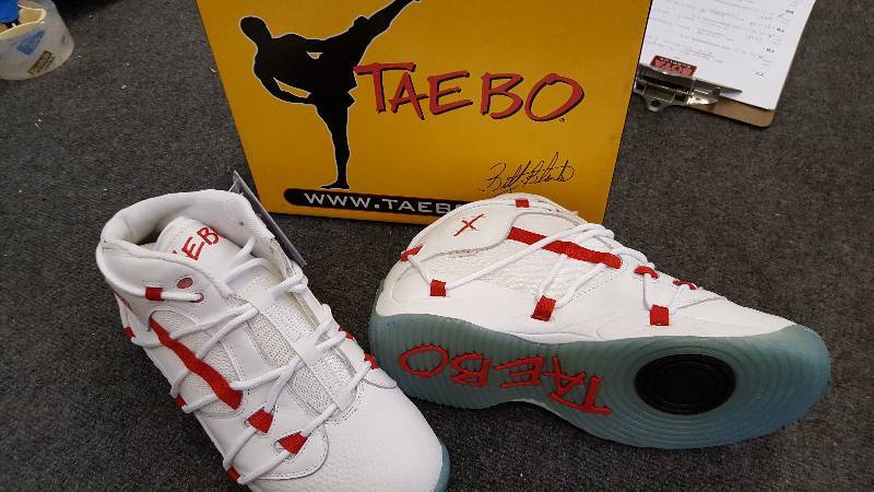 lot 81 image: Billy Banks TAE-BO Athletic Shoes  sz 10 12
