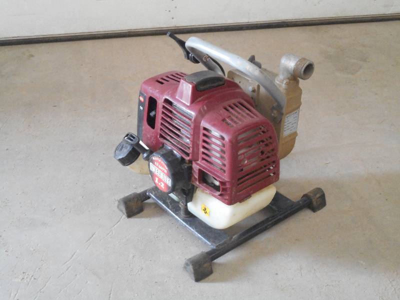 lot 9 image: Northern 1E36FN Portable Gas-Powered Water Pump, Runs & Operates