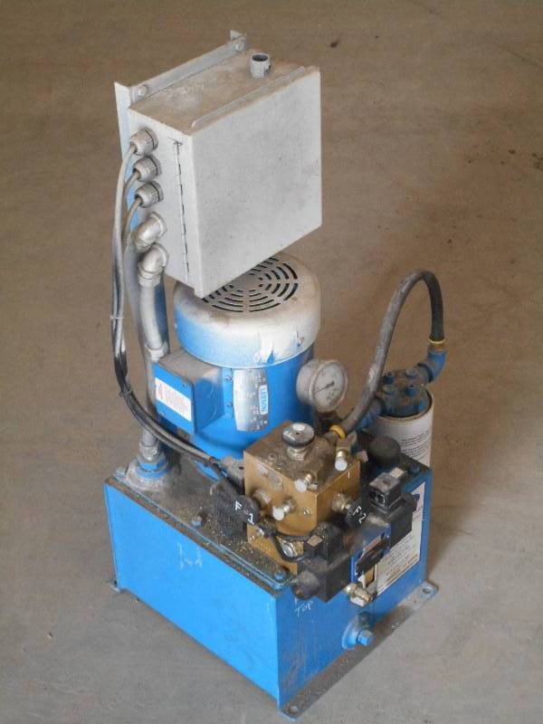 lot 11 image: Electric Power Door Commercial Hydraulic Pump System With Leeson 2HP 208230460 Volt Electric Motor