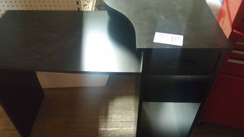 lot 18 image: Black Computer Desk