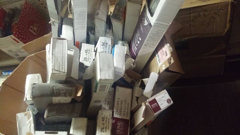 lot 23 image: Blinds - Assorted sizes and colors