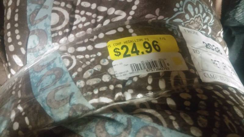 lot 52 image: New fullQueen comforter