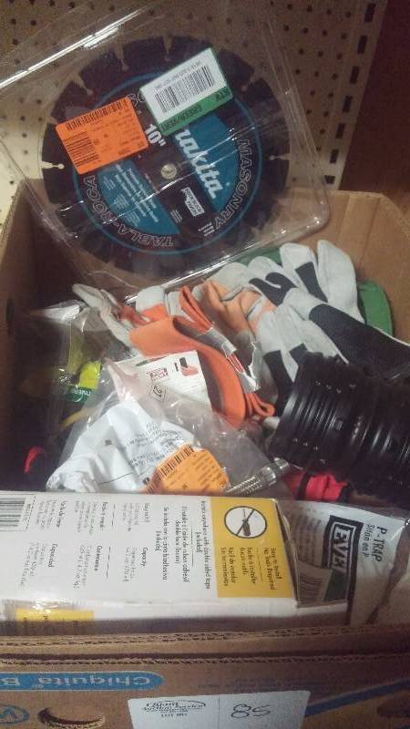 lot 85 image: Misc box of home depot items 3