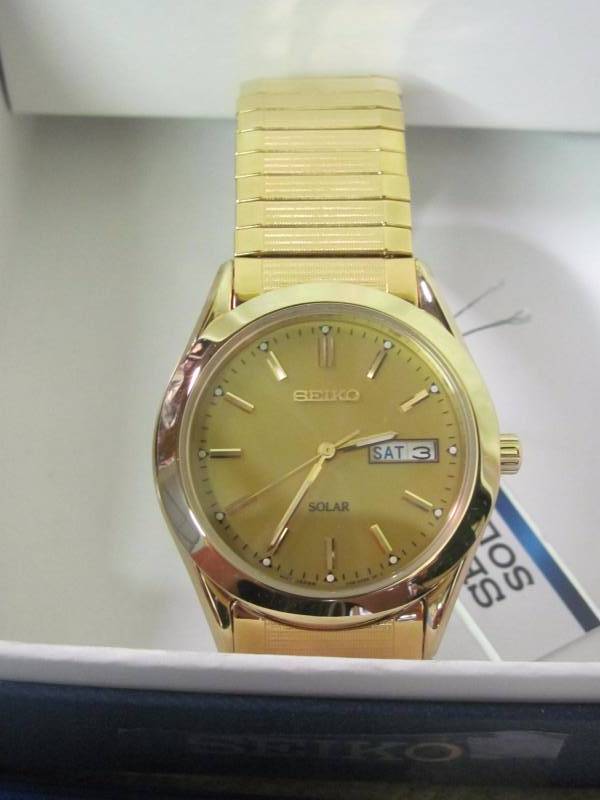 lot 54 image: Seiko Mens Gold Stainless Steel Solar Expansion Watch