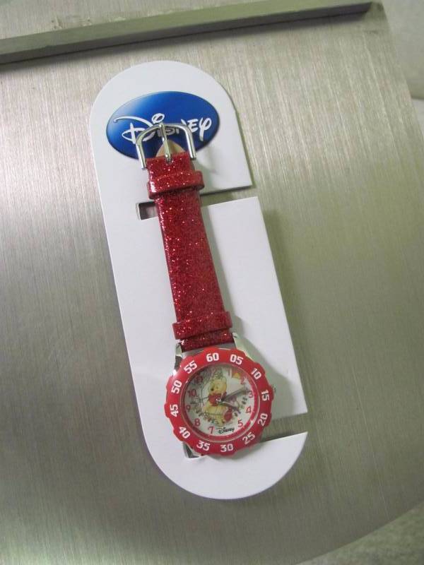 lot 84 image: Licensed Disney Pooh & Piglet Watch
