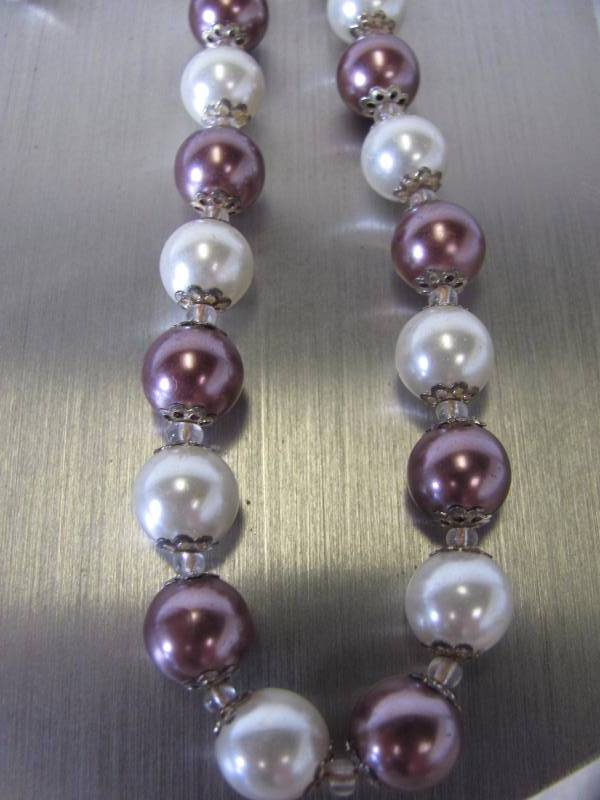 lot 101 image: 6 Piece Multi Color Pearl Jewelry Set