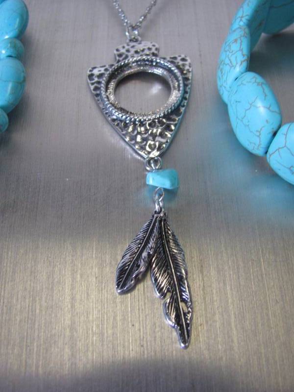 lot 107 image: 3 Piece Southwestern Turquoise Set
