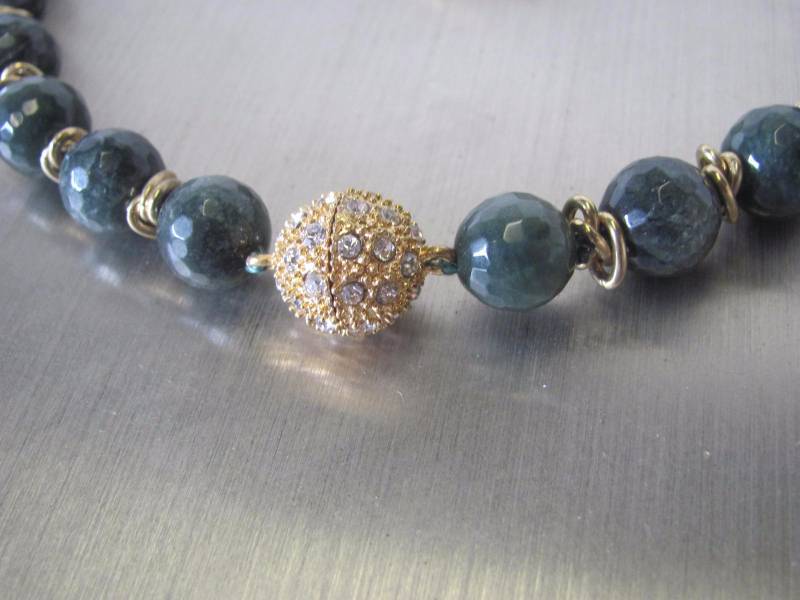 lot 109 image: 3 Piece Stylish Emerald Set