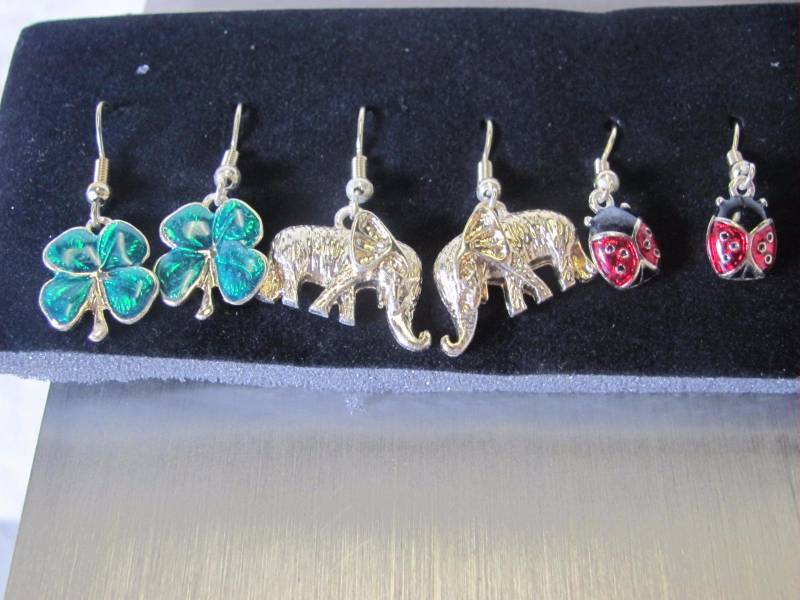 lot 115 image: 6 Pair Lucky Charm Earring Set