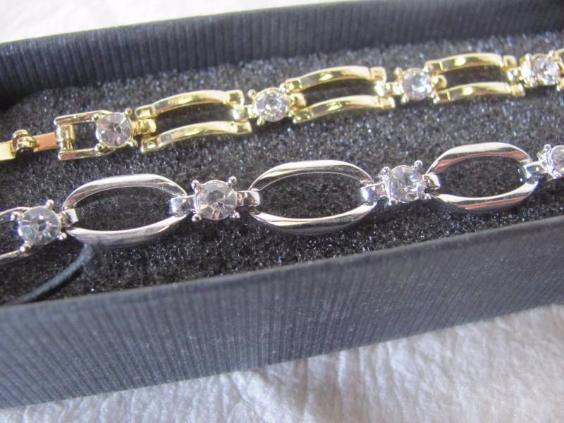 lot 116 image: Crystal Link Bracelet Set