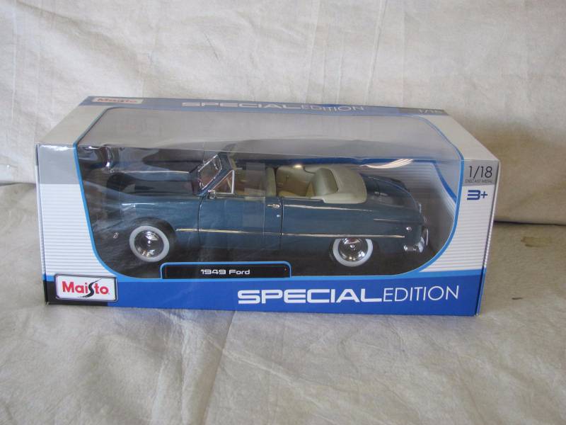 lot 136 image: 1949 Ford Convertible Diecast Vehicle