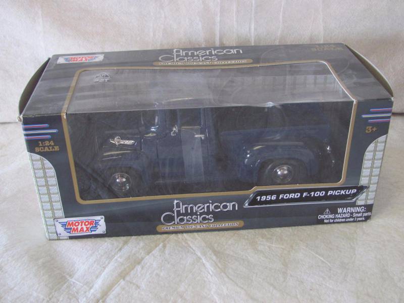 lot 140 image: 1956 Ford F-100 Pickup Blue 124 Diecast Car Model