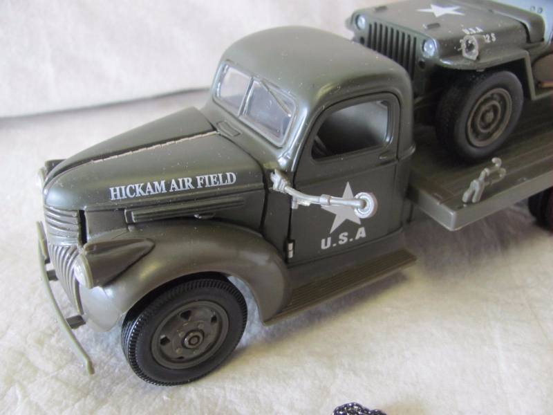lot 163 image: 1941 U.S. Army Truck Set