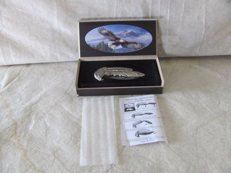 lot 177 image: Soaring Eagle Decorative Knife & Wood Box