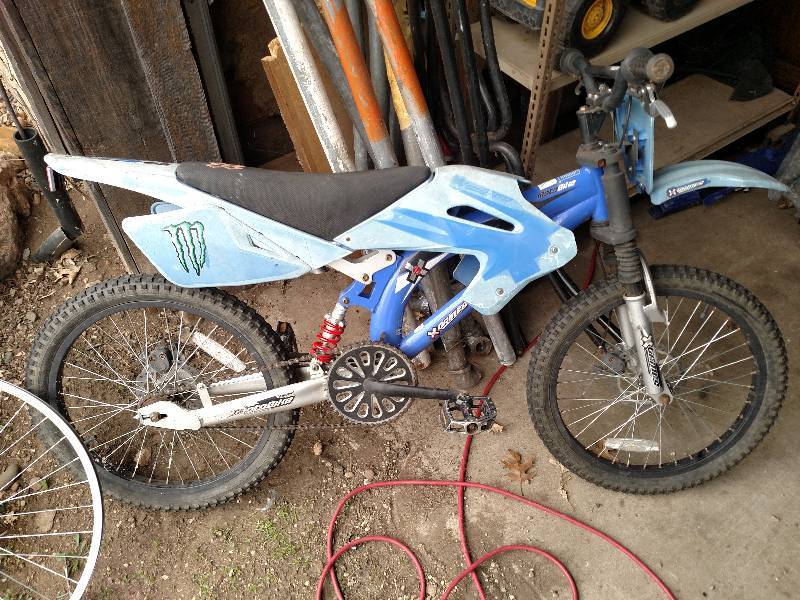 lot 3 image: lot of bikes