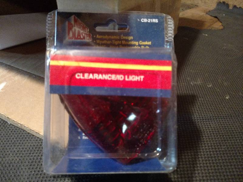 lot 27 image: lot of NEW clearance lights(6) new in box