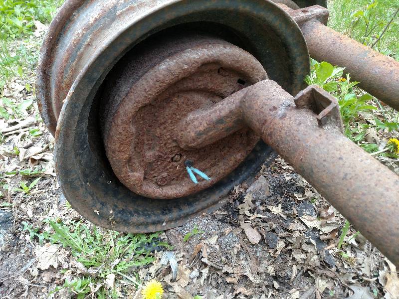 lot 15 image: trailer axels