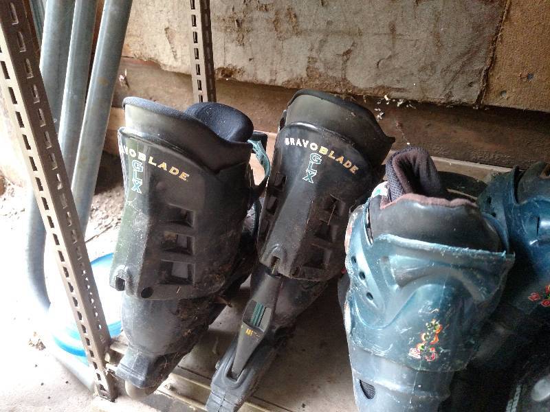 lot 19 image: lot of roller blades, various sizes and brands