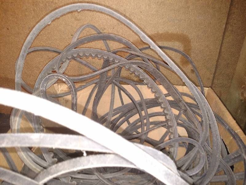 lot 7 image: lot of belts-most look new or very good condition