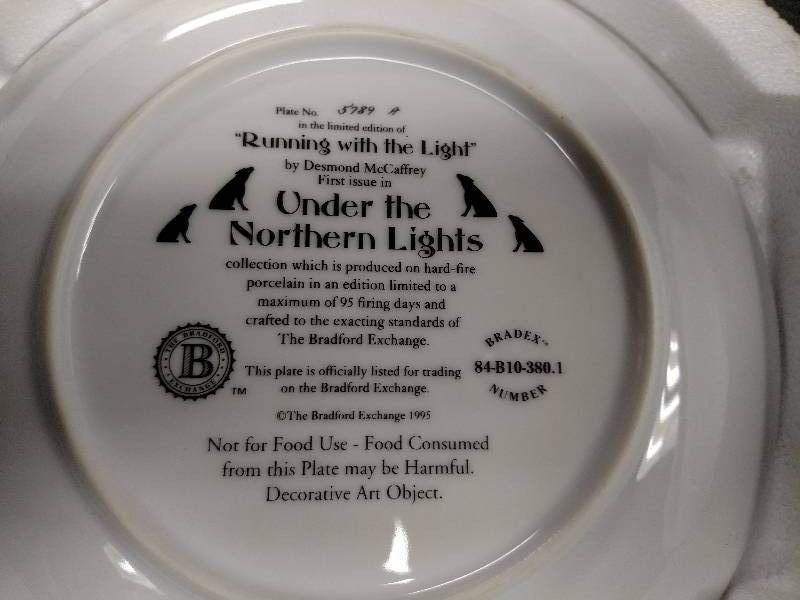 lot 12 image: Bradford Exchange Collectable WOLF PLATES