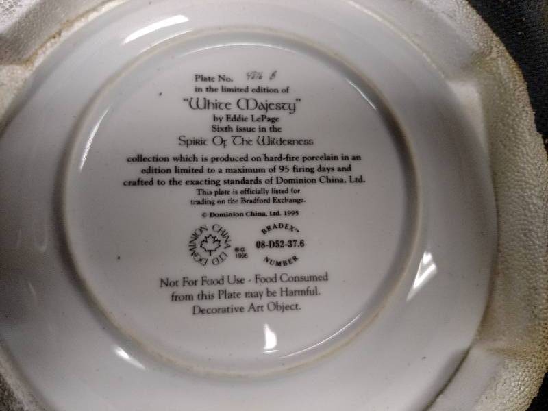lot 13 image: Bradford Exchange Collectable WOLF PLATES