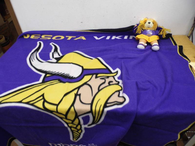 Vikings Throw & Cheerleader