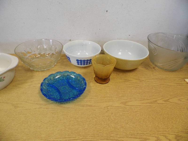 Large Bowls some Pyrex
