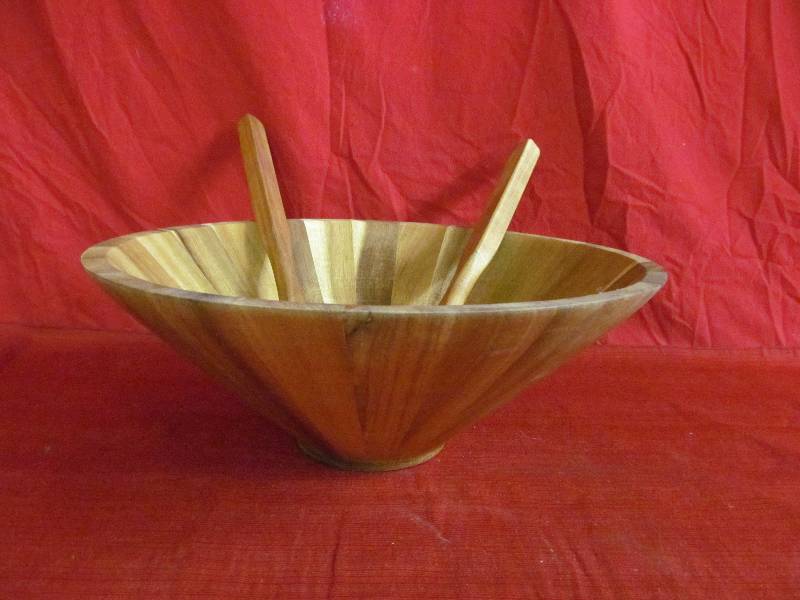 lot 2 image: BowlSpoons