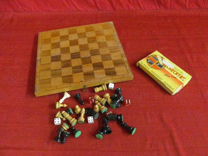 lot 10 image: CheckerChess Pieces