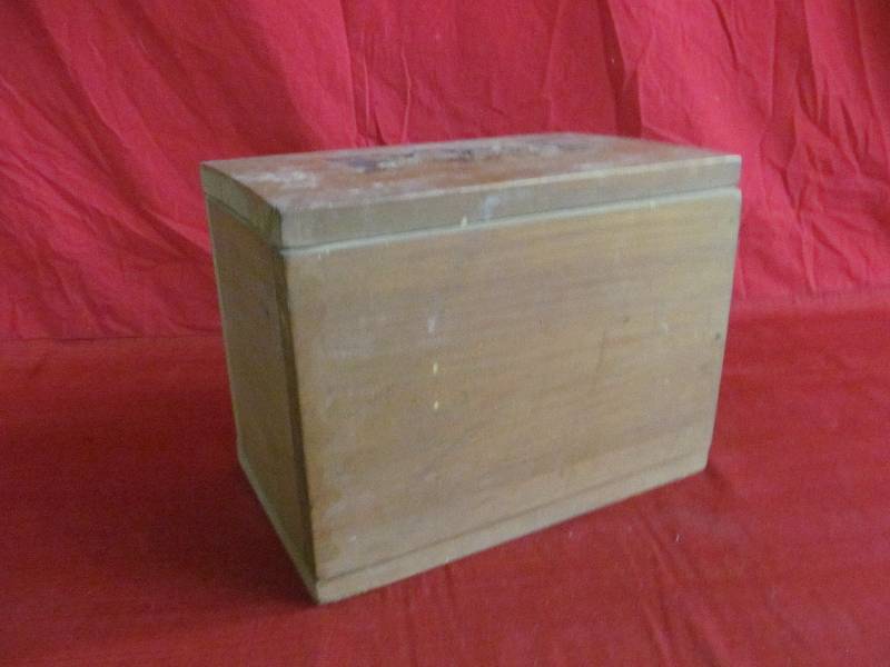 lot 15 image: Wood Box