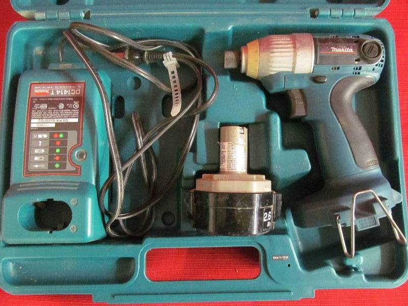 lot 27 image: Makita Cordless Wrench