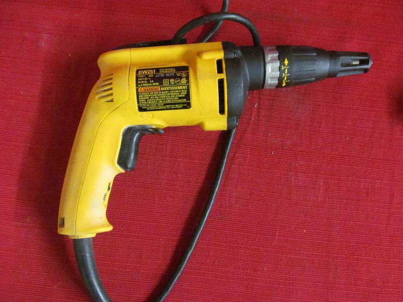 lot 29 image: Dewalt Screwdriver