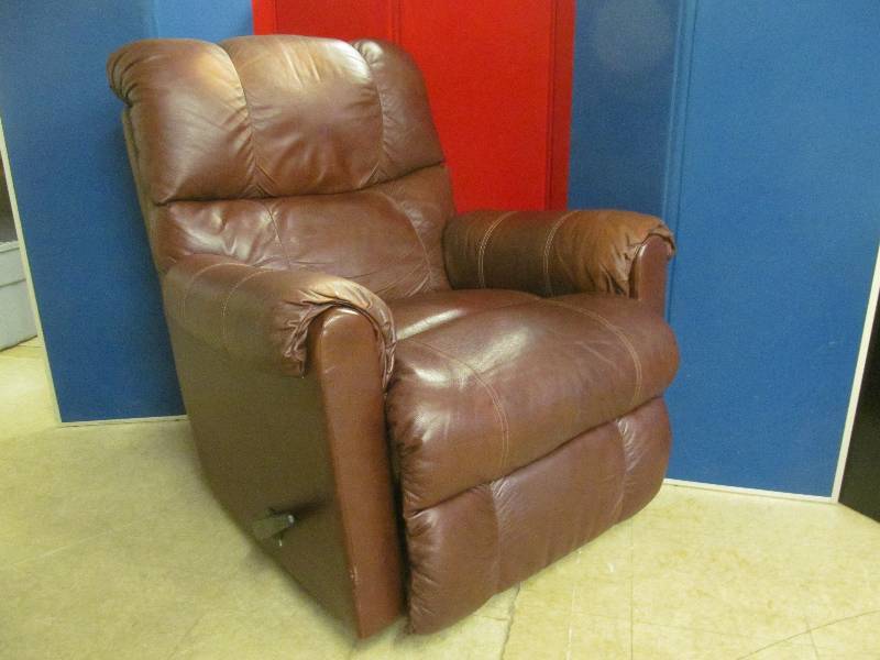 lot 34 image: Recliner