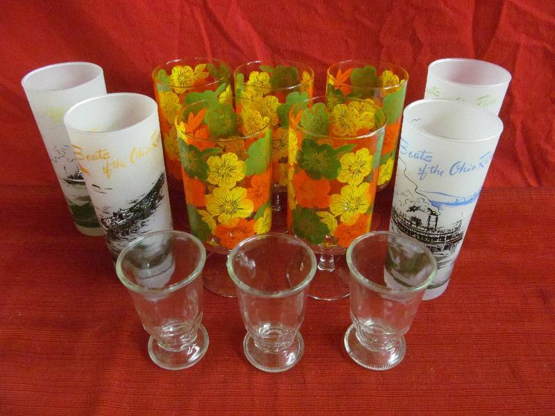 lot 60 image: Glasses