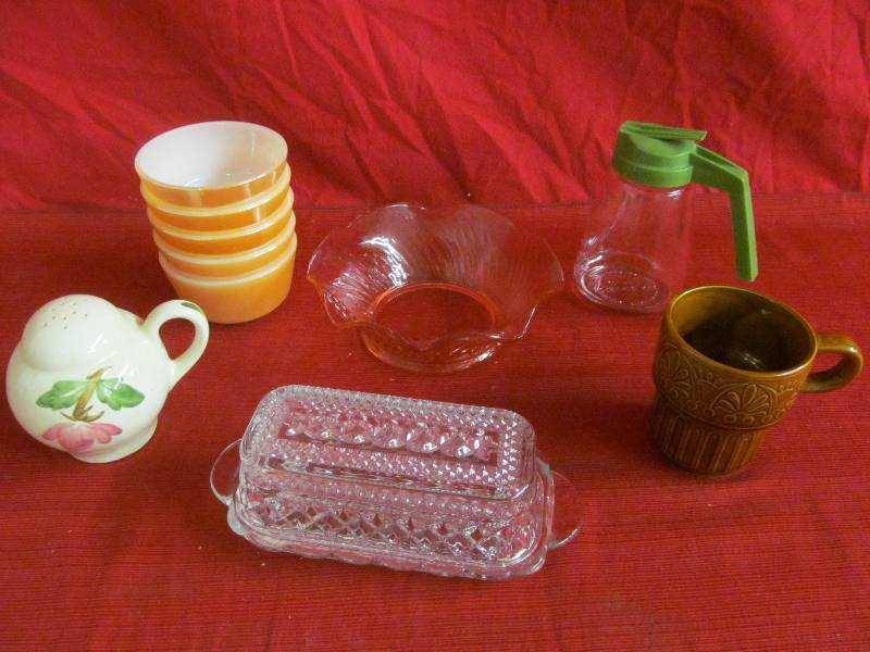 lot 70 image: Fire King Bowls