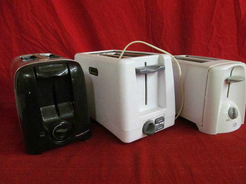 lot 71 image: Toasters