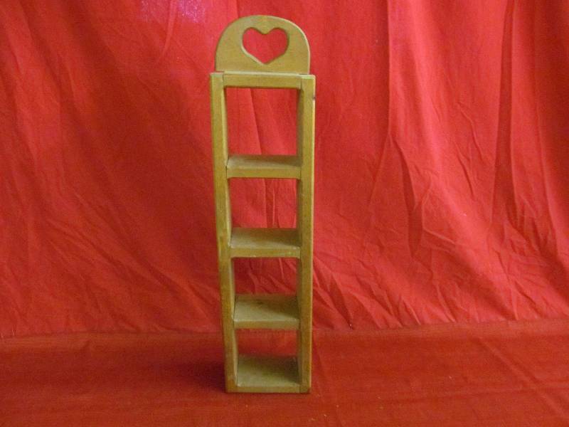 lot 73 image: Shelf