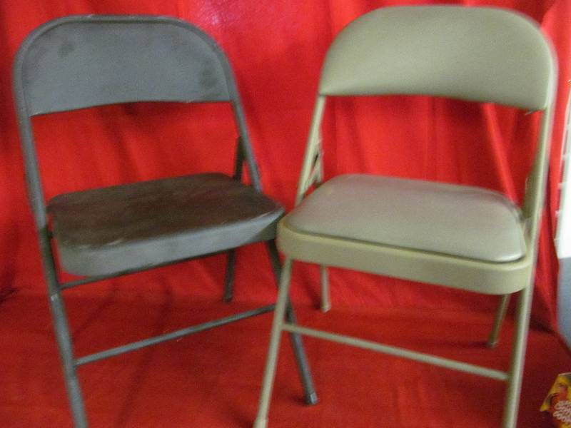 lot 94 image: folding chairs
