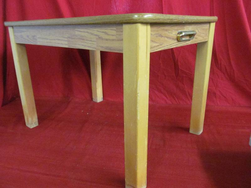 lot 98 image: end table