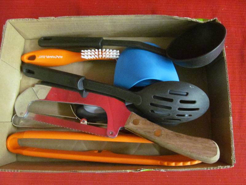 lot 99 image: kitchen utensils