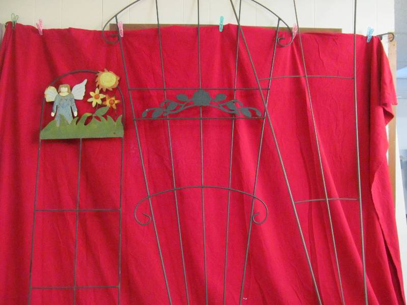 lot 105 image: garden trellises