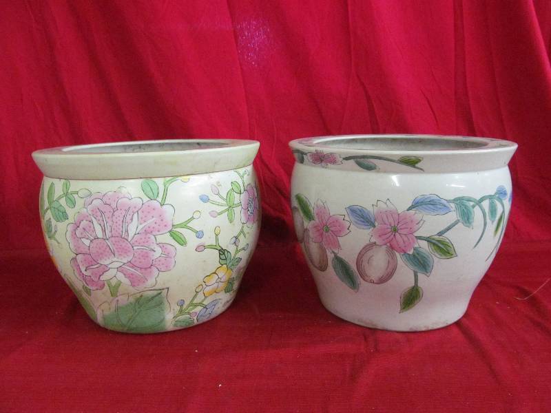 lot 123 image: flower pots